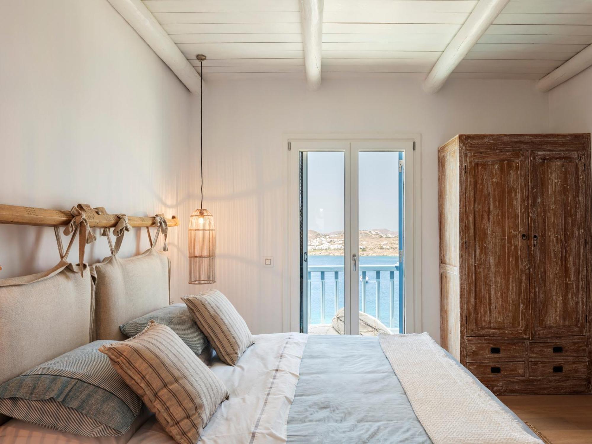 V&V Guest House - Luxury Suites Ornos  Exterior photo