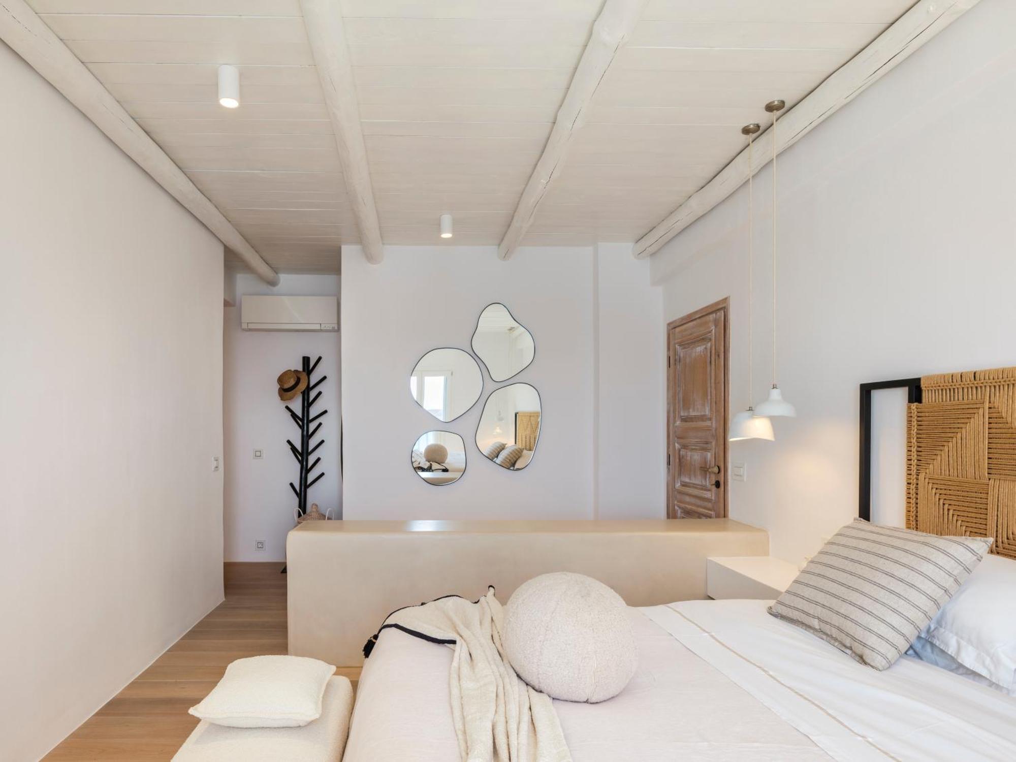 V&V Guest House - Luxury Suites Ornos  Exterior photo