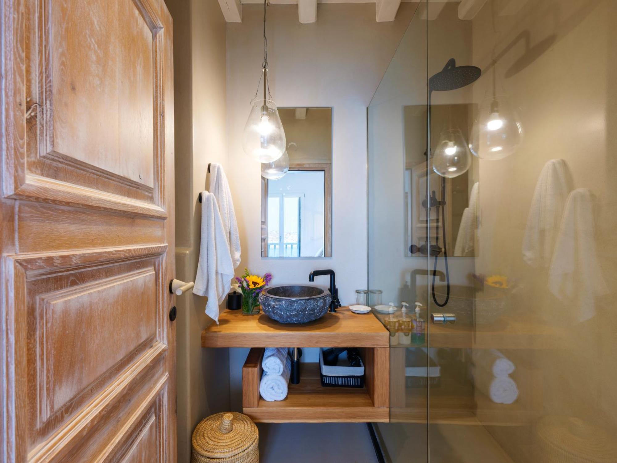 V&V Guest House - Luxury Suites Ornos  Exterior photo