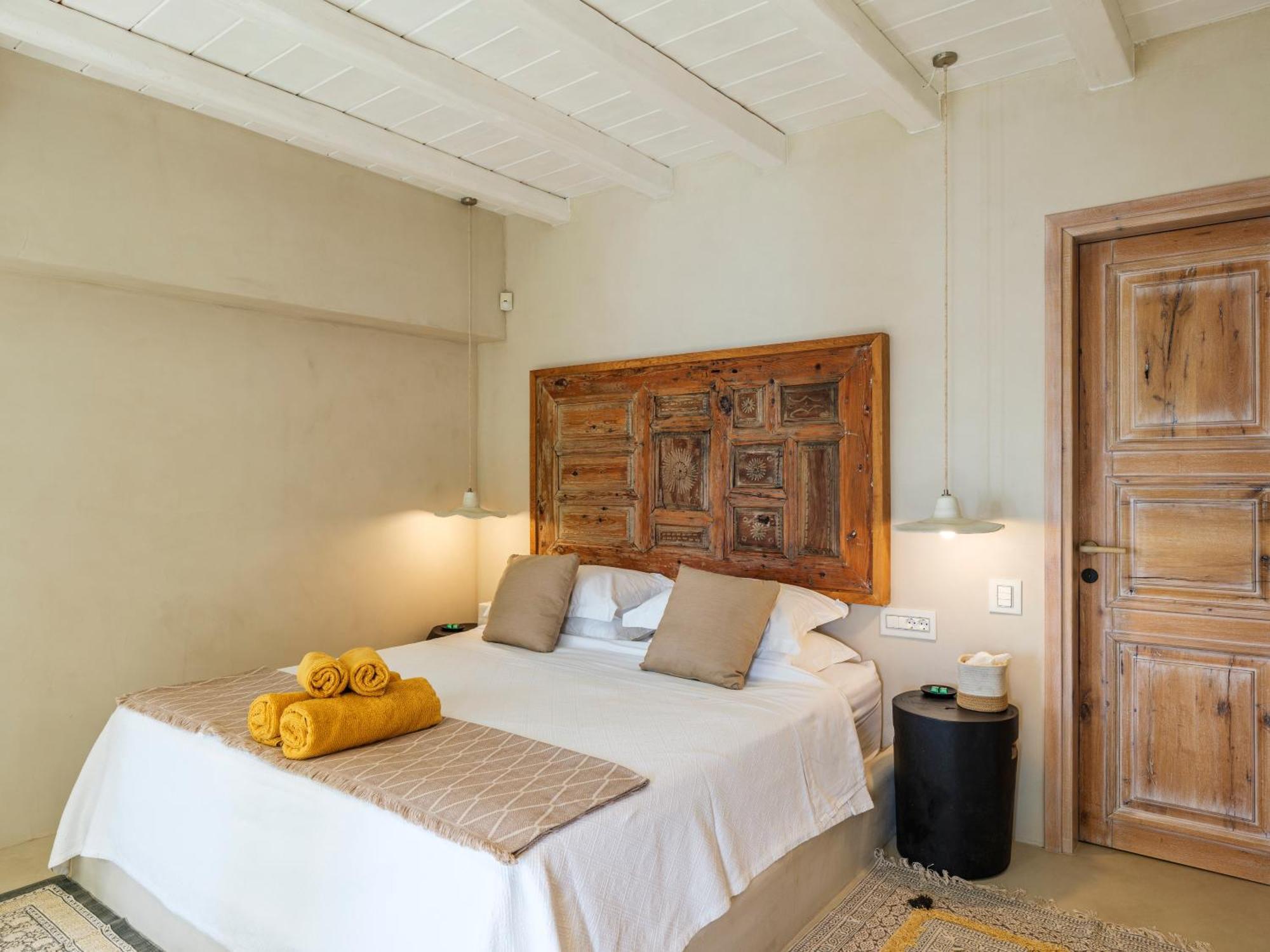V&V Guest House - Luxury Suites Ornos  Exterior photo