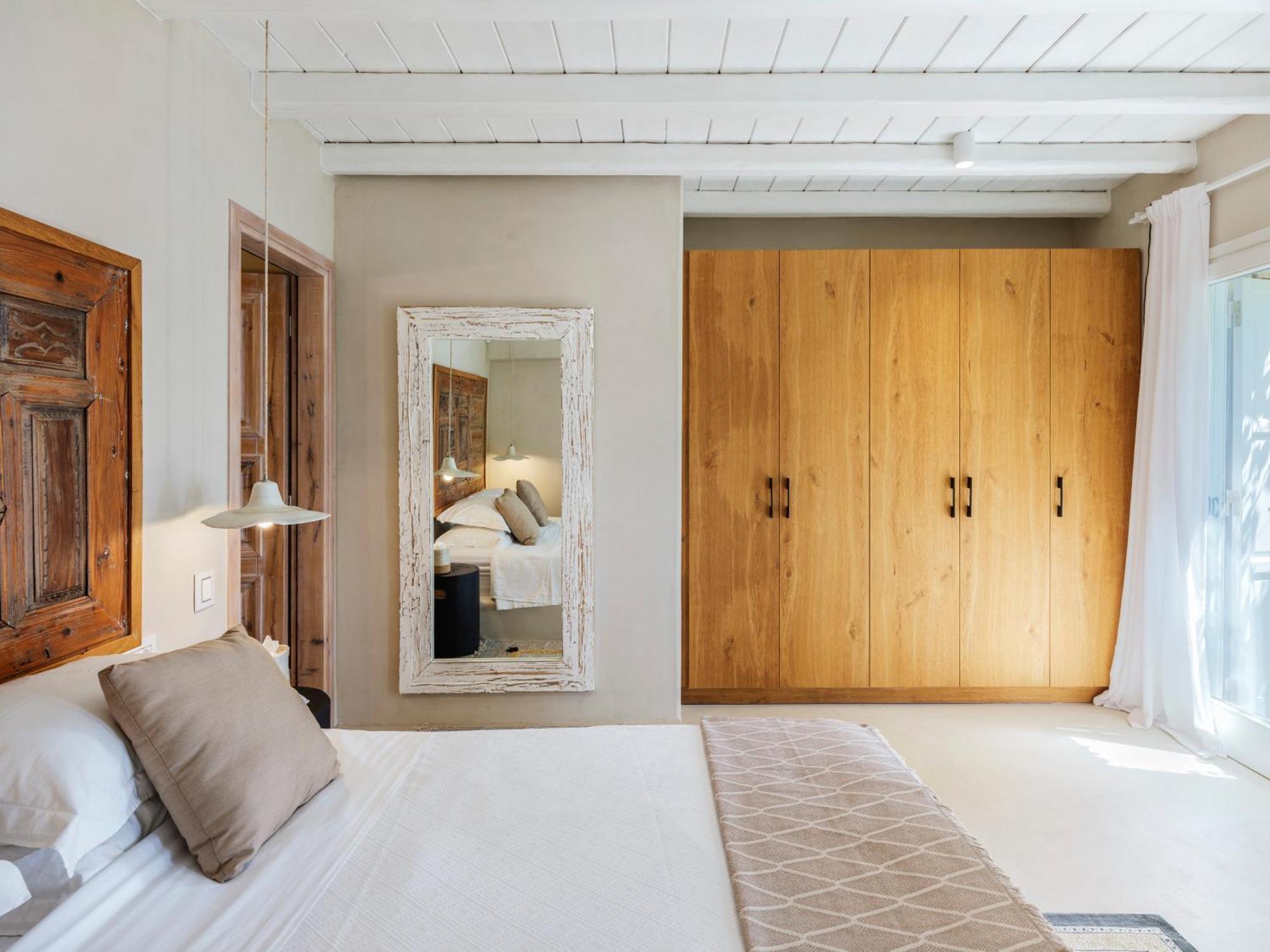 V&V Guest House - Luxury Suites Ornos  Exterior photo