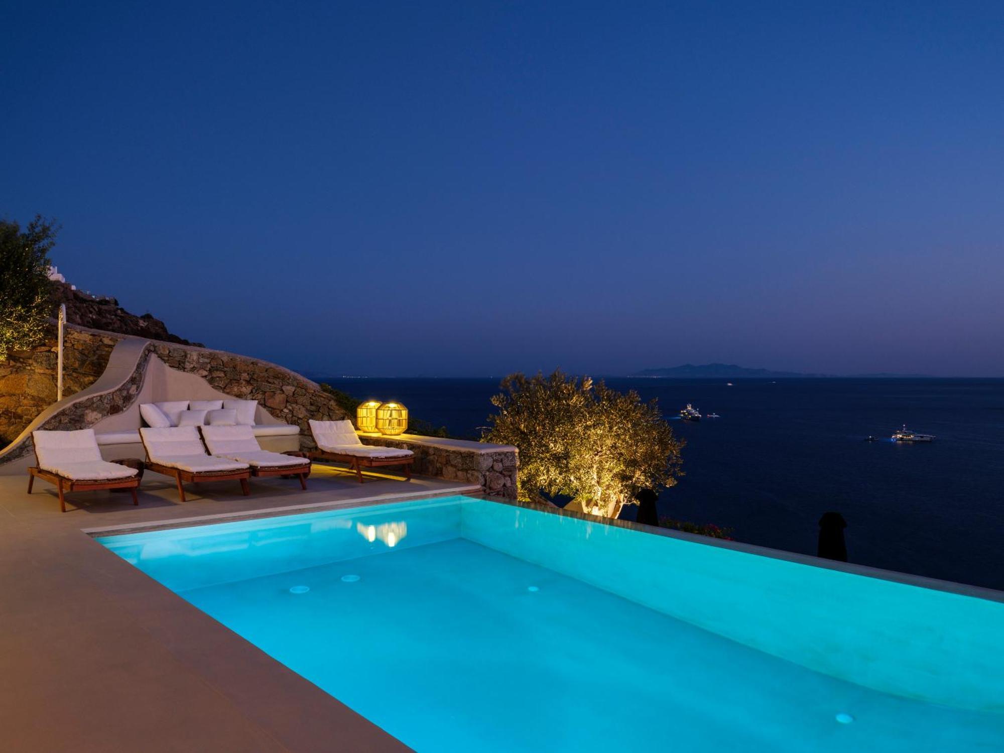 V&V Guest House - Luxury Suites Ornos  Exterior photo