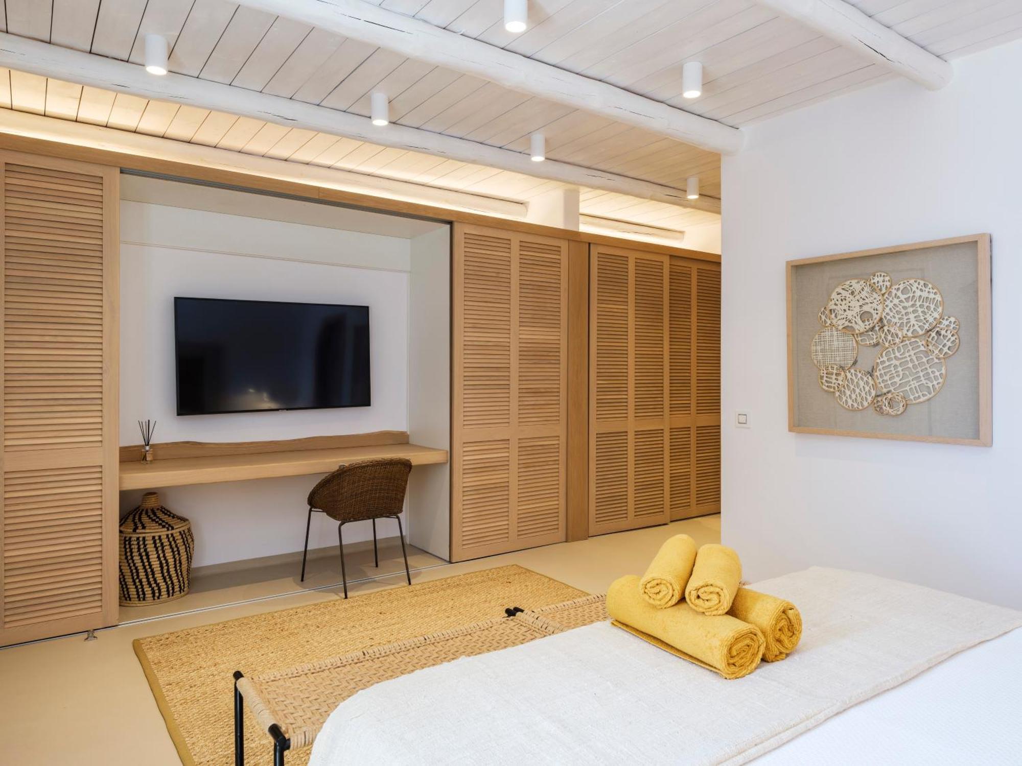 V&V Guest House - Luxury Suites Ornos  Exterior photo